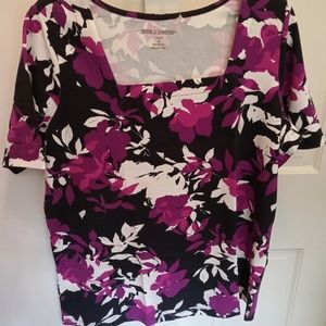 NEW.  LADIES FLORAL BLOUSE